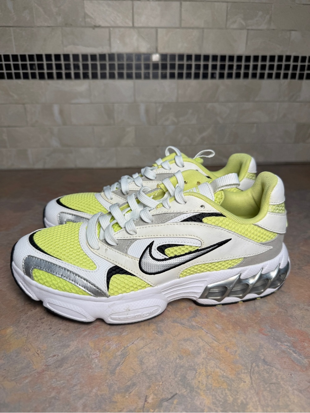 Nike Zoom Air Fire Womens 9 White Lemon Twist Running Shoes